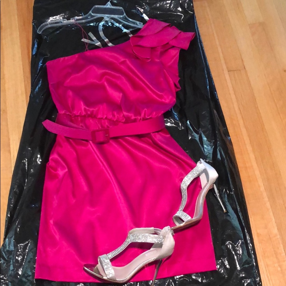 Cache size 6 fucsia cocktail dress